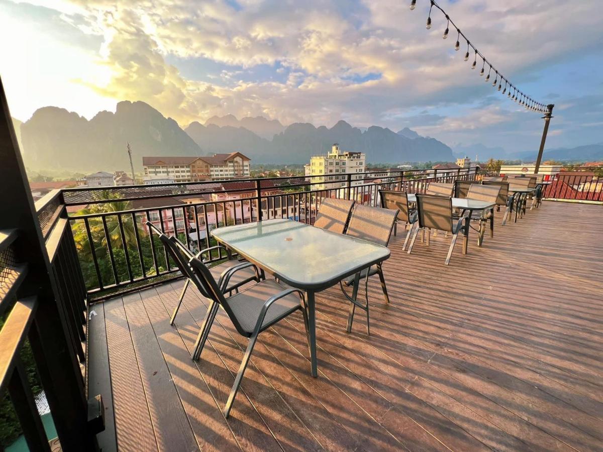 M&M Hotel Vang Vieng Exterior photo