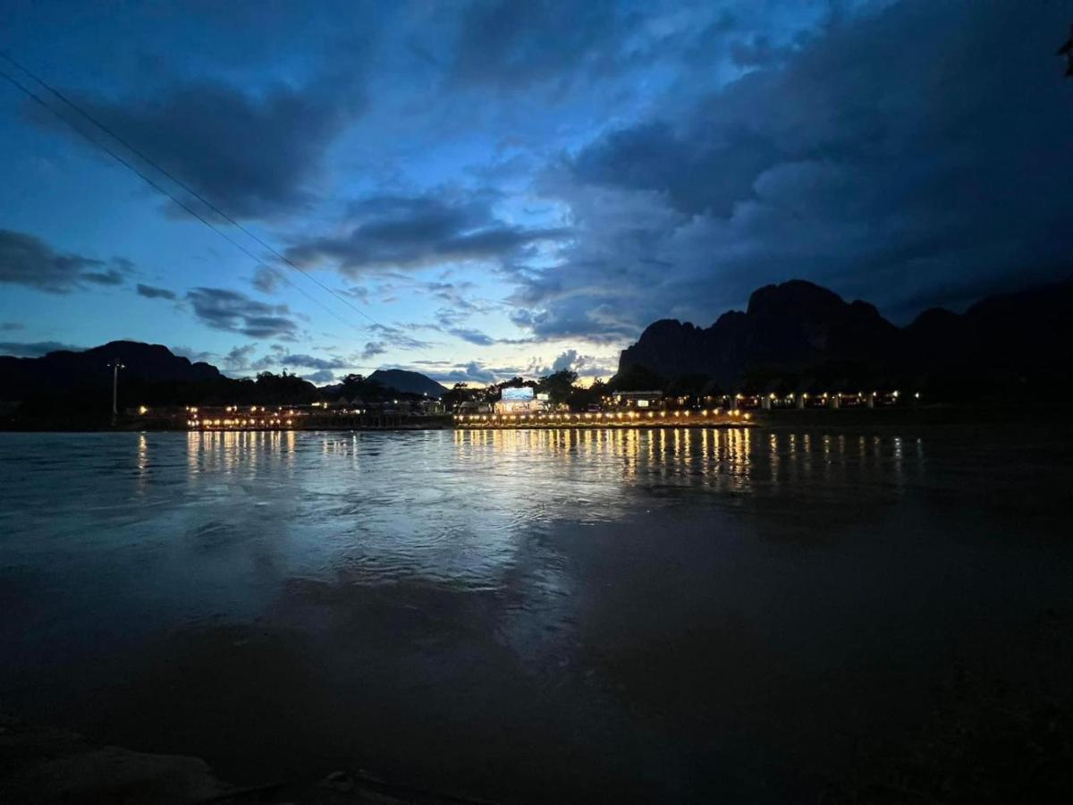 M&M Hotel Vang Vieng Exterior photo