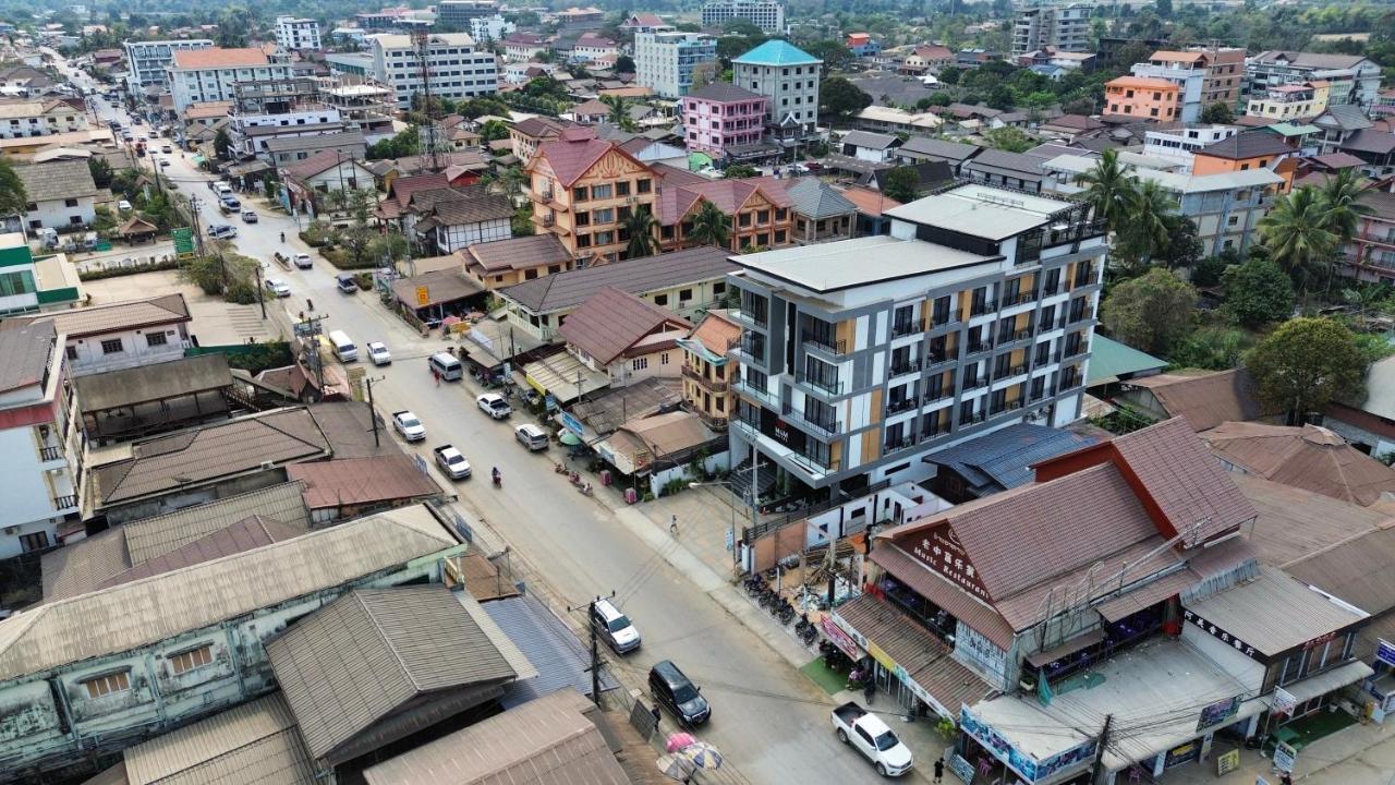 M&M Hotel Vang Vieng Exterior photo